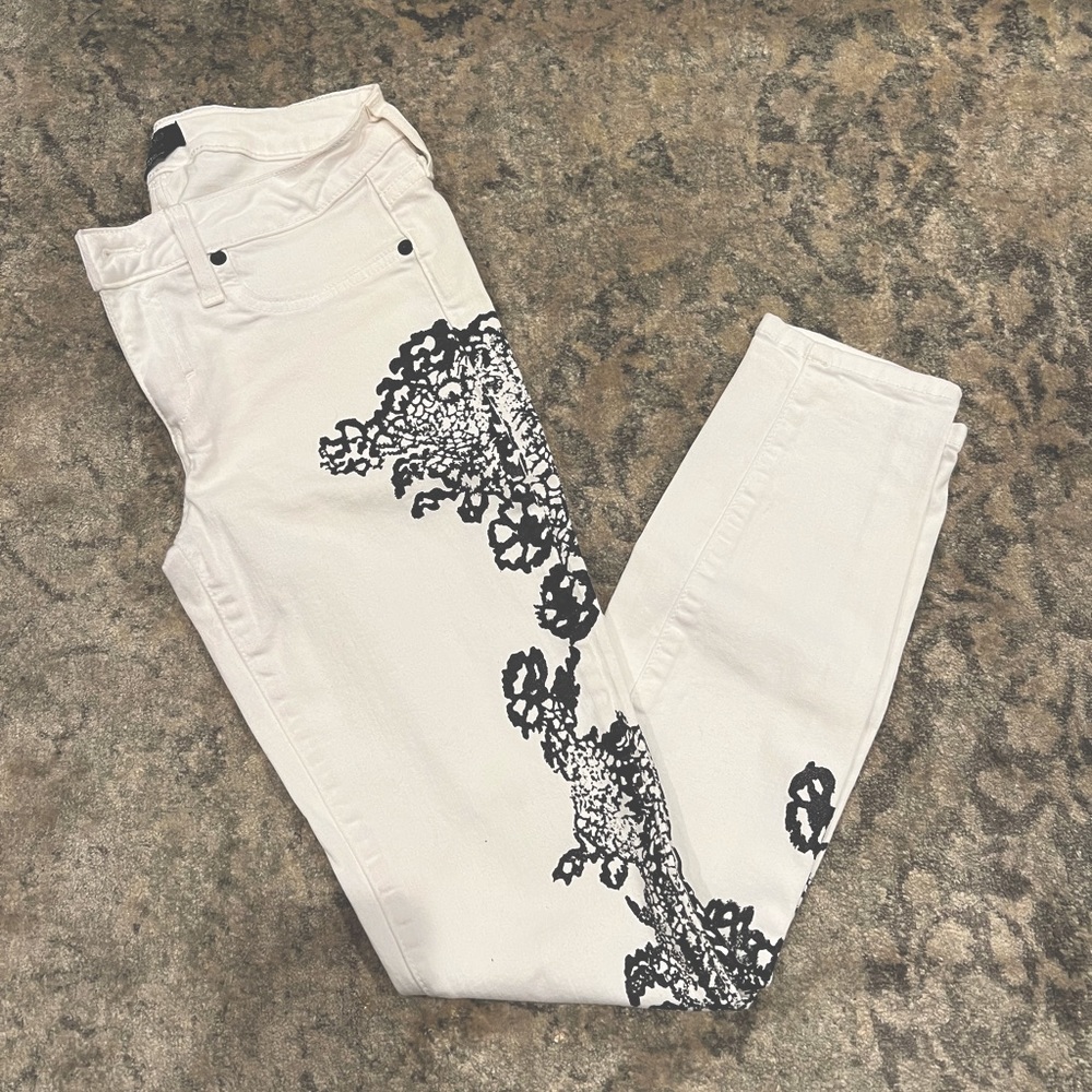 Bebe - White Denim pants with Black print - Size 28